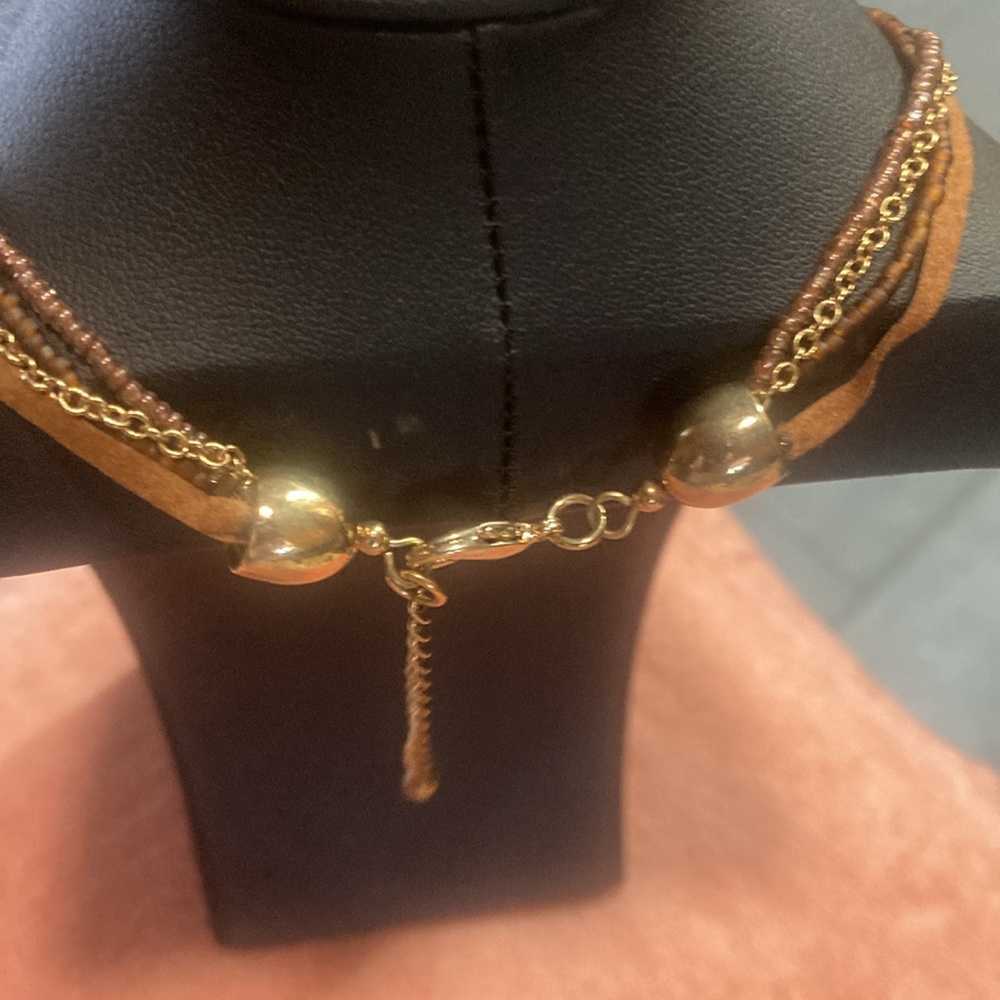 Leather & Gold - Picture 3 of 7